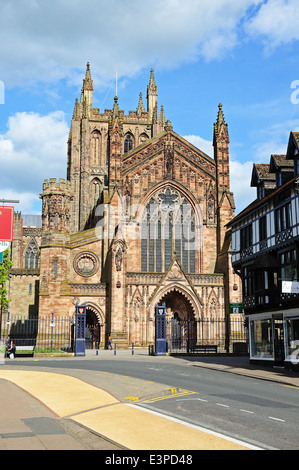 Vista frontale della Cattedrale, Hereford, Herefordshire, Inghilterra, Regno Unito, Europa occidentale. Foto Stock