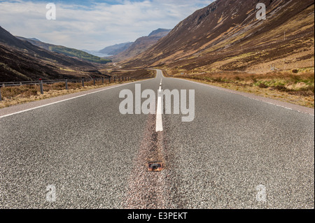 Glen discendente Docherty verso Kinlochewe da est, Highlands scozzesi Foto Stock