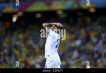 (140624) -- FORTALEZA, Giugno 24, 2014 (Xinhua) -- la Grecia del Jose Cholevas reagisce durante un gruppo C match tra la Grecia e la Costa d'Avorio del 2014 FIFA World Cup al Estadio Castelao Stadium di Fortaleza, Brasile, 24 giugno 2014. (Xinhua/Yang Lei)(xzj) Foto Stock