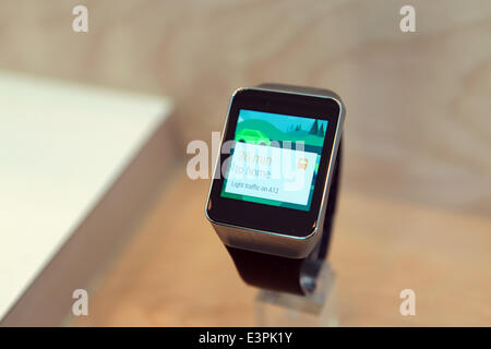 San Francisco, California. Il 26 giugno, 2014. Samsung Gear Live a Google I/O developer conference guarda la Germania-USA corrispondono a San Francisco, California, 26 giugno 2014. Foto: Andrej Sokolow/dpa/Alamy Live News Foto Stock