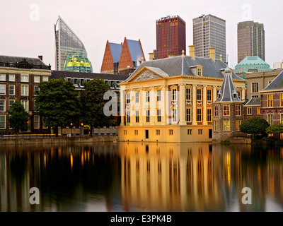 Arte museo Mauritshuis e Het Torentje, Funzionario ufficio del Primo ministro dei Paesi Bassi a til Hofvijver Foto Stock