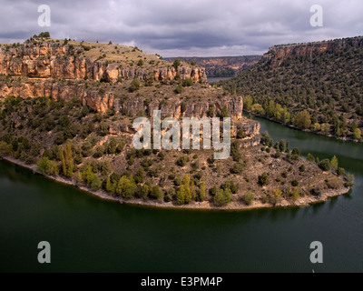 Immagine orizzontale di un meandro del fiume Duraton. Hoces del Duraton parco naturale. Spagna. Foto Stock