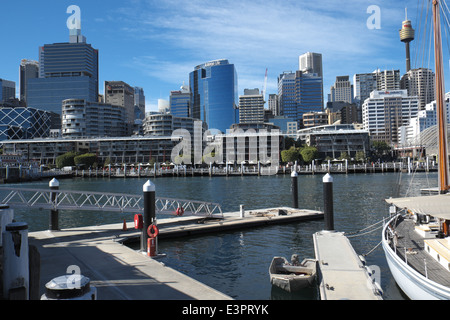 Centro di Sydney skyline e Cockle bay a Darling Harbour sydney,NSW, Australia su inverni un giorno di giugno Foto Stock