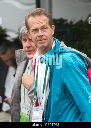 Il torneo di Wimbledon di Londra, Regno Unito. Il 25 giugno, 2014. Appena nominato Allenatore di Roger Federer, Stefan Edberg arriva a tutti i Club in Inghilterra il giorno cinque del 2014 Wimbledon Lawn Tennis championships Credito: amer ghazzal/Alamy Live News Foto Stock