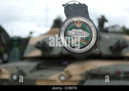 Stirling, Scozia, Regno Unito. Il 27 giugno 2014. Il serbatoio dell'esercito reggimento Emblema sulla fine di un Challenger 2 Pistola Principale. La battaglia principale serbatoio dell'Esercito britannico. Fotografato durante i preparativi oggi Venerdì 27 Giugno 2014 per il 2014 le Forze Armate giorno a Stirling, in Scozia. Credito: PAOLO DOMANSKI/Alamy Live News Foto Stock