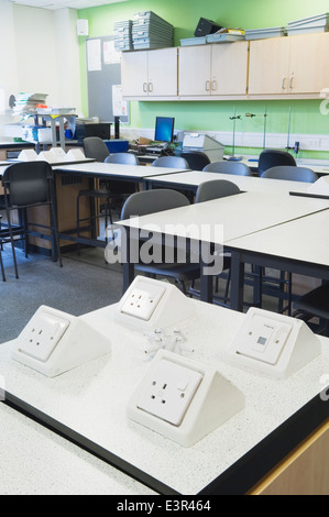 Classe di scienze in una moderna scuola secondaria, Scotland, Regno Unito. Foto Stock