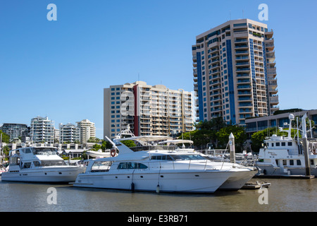 Brisbane Australia,Kangaroo Point,Brisbane River,Dockside,marina,condominio appartamento residenziale appartamenti costruzione edifici alloggio,barche,yacht, Foto Stock