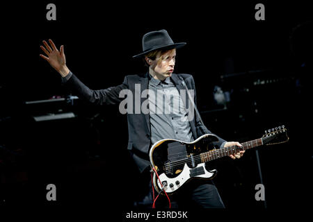 Toronto, Ontario, Canada. Il 27 giugno, 2014. Musicista BECK suona presso il Sony Centre di Toronto. Credito: Igor Vidyashev/ZUMAPRESS.com/Alamy Live News Foto Stock