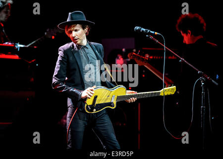 Toronto, Ontario, Canada. Il 27 giugno, 2014. Musicista BECK suona presso il Sony Centre di Toronto. Credito: Igor Vidyashev/ZUMAPRESS.com/Alamy Live News Foto Stock