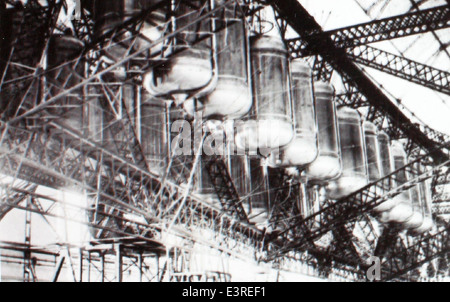 Questa foto, parte della Larson Collection, raffigura Charles Donald Larson, una figura di rilievo nella storia dell'aviazione. I contributi di Larson all'aviazione includono sia il suo servizio militare che il suo ruolo nel progresso delle tecnologie aeronautiche. Foto Stock