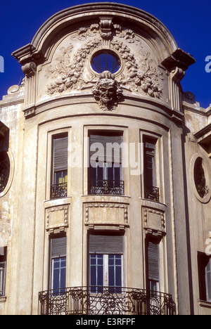 Art-deco facciata di un edificio a Casablanca in Marocco Foto Stock