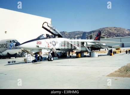 Questa fotografia della Charles M. Daniels Collection cattura un momento importante nella storia dell'aviazione militare. La collezione comprende immagini rare di aerei provenienti da vari conflitti, che fanno luce sull'evoluzione del design e della tecnologia degli aeromobili militari. Foto Stock