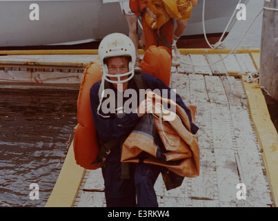 Questa foto cattura le donne che partecipano all'addestramento dell'aviazione, una parte significativa del coinvolgimento delle donne nelle operazioni di volo e nella storia dell'aviazione militare. Foto Stock