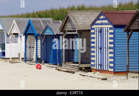 Spiaggia di capanne in West Wittering, Sussex Foto Stock