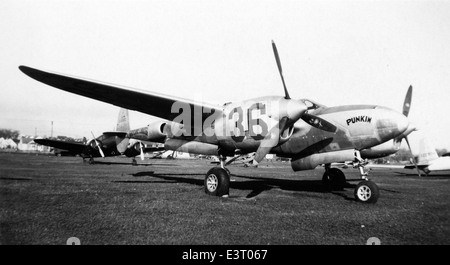 Questa foto della Charles M. Daniels Collection fornisce informazioni sui primi sviluppi dell'aviazione. La collezione di Daniels comprende immagini di momenti cruciali nella storia dell'aviazione, in particolare nell'aviazione militare e civile durante la metà del XX secolo. Foto Stock