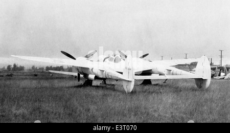 Questa fotografia della Charles M. Daniels Collection mostra un velivolo storico, immatricolato N67864, che offre uno sguardo sulla storia dell'aviazione e sul ruolo dell'aereo nelle prime operazioni di volo militari e civili. Foto Stock