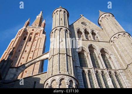 Bruges - Chiesa di Nostra Signora del Sud nella luce della sera Foto Stock