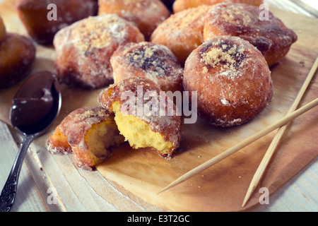 Il fuoco selettivo sulla parte anteriore mini bomboloni Foto Stock