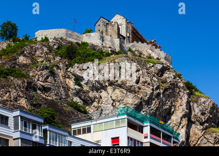 Il contrasto tra antico e moderno di architettura di Sion, Svizzera Foto Stock