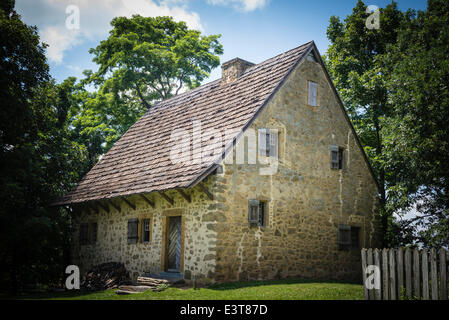 West Lampeter Township, Lancaster County, Pennsylvania, Stati Uniti. Il weekend del fabbro a Hans Herr House, conosciuta anche come Christian Herr House, è una casa storica situata a West Lampeter Township, Lancaster County, Pennsylvania. Fu costruito nel 1719, la più antica fattoria della contea di Lancaster. Credit: COLLEZIONE CREATIVA TOLBERT PHOTO/Alamy Live News Foto Stock