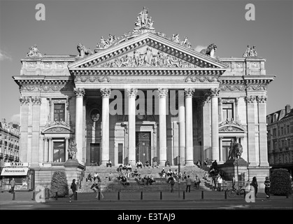 Bruxelles, Belgio - 15 giugno 2014: Borsa di Bruxelles - Bourse nella luce della sera. Foto Stock