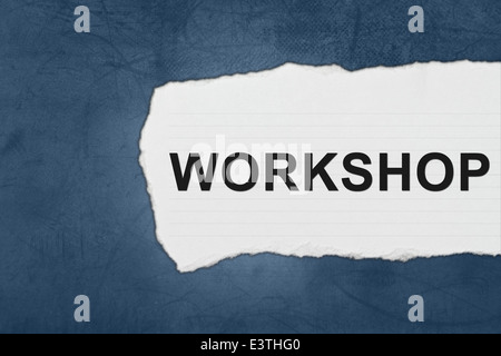 Workshop con il Libro bianco le lacrime su texture blu Foto Stock
