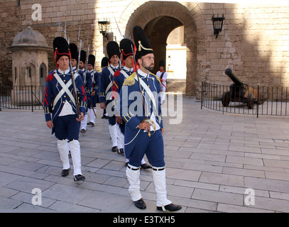 Palazzo Almudaina, Palma - cerimonia del Cambio della Guardia d'onore (ultimo sabato di ogni mese) Palma de Mallorca / Maiorca Foto Stock