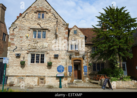 The Olde Mint ora un pub era una volta dove le città le monete sono state coniate Coventry Street Southam Warwickshire, Regno Unito Foto Stock