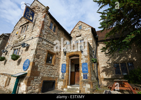 The Olde Mint ora un pub era una volta dove le città le monete sono state coniate Coventry Street Southam Warwickshire, Regno Unito Foto Stock