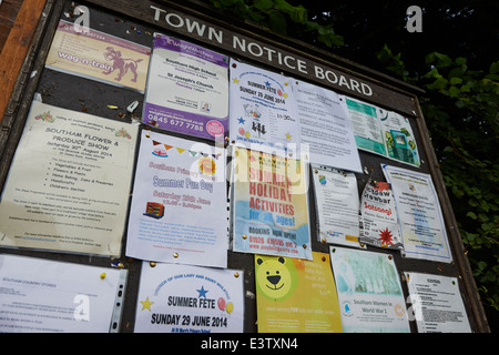 Città Bacheca High Street Southam Warwickshire, Regno Unito Foto Stock