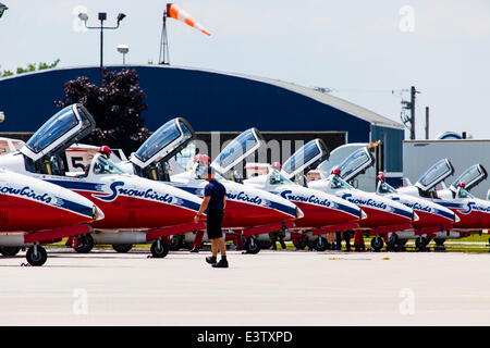 Waterloo, Ontario, Canada. Il 27 giugno, 2014. Forze canadesi Snowbirds 431 Squadrone, Giugno 28 2014 Regione di Waterloo Ontario Canada. Sesta annuale Waterloo Air Show.Regione di Waterloo International Airport. Credit: prestazioni di immagine/Alamy Live News Foto Stock