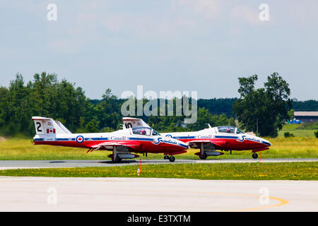 Waterloo, Ontario, Canada. Il 27 giugno, 2014. Forze canadesi Snowbirds 431 Squadrone, Giugno 28 2014 Regione di Waterloo Ontario Canada. Sesta annuale Waterloo Air Show.Regione di Waterloo International Airport. Credit: prestazioni di immagine/Alamy Live News Foto Stock