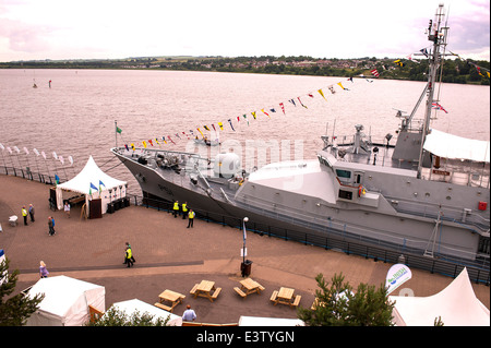 Servizio navale irlandese nave pattuglia, LE Roisin, ormeggiata in banchina McFarlane, Derry, Londonderry, Irlanda del Nord Foto Stock