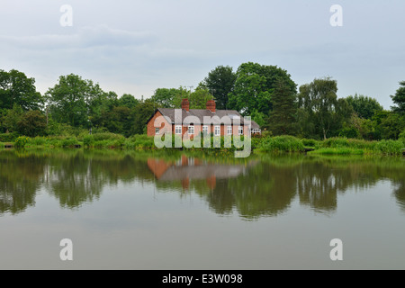 Casa, la Stratford-upon-Avon Canal, Wilmcote, Warwickshire, West Midlands, Regno Unito Foto Stock