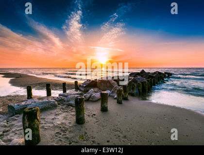Tramonto sulla spiaggia. Foto Stock