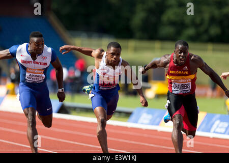 Birmingham, Regno Unito. Il 29 giugno 2014. Dwain CHAMBERS (vincitore), Chijindu UJAH (terzo), 100m Finale. 2014 Sainsbury's del campionato britannico, Birmingham Alexander Stadium, UK, Inghilterra. Credito: Simon Balson/Alamy Live News Foto Stock