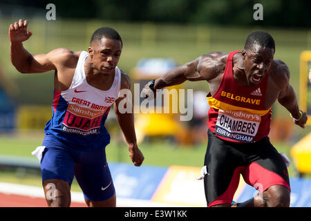 Birmingham, Regno Unito. Il 29 giugno 2014. Dwain CHAMBERS (vincitore), Chijindu UJAH (terzo), 100m Finale. 2014 Sainsbury's del campionato britannico, Birmingham Alexander Stadium, UK, Inghilterra. Credito: Simon Balson/Alamy Live News Foto Stock