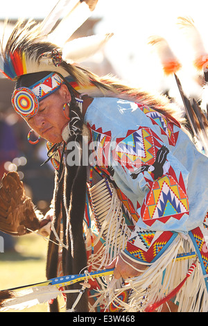 SCOTTSDALE, AZ - 3 novembre: Native American ballerini partecipare all'annuale Montagna Rossa Eagle Pow-wow Foto Stock