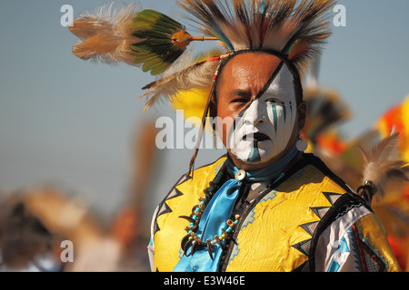 SCOTTSDALE, AZ - 3 novembre: Native American ballerini partecipare all'annuale Montagna Rossa Eagle Pow-wow Foto Stock