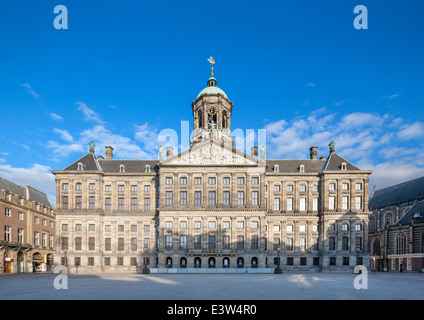Amsterdam Palazzo Reale e su Piazza Dam. Olandese - Koninklijk Paleis o il Paleis op de Dam. Foto Stock