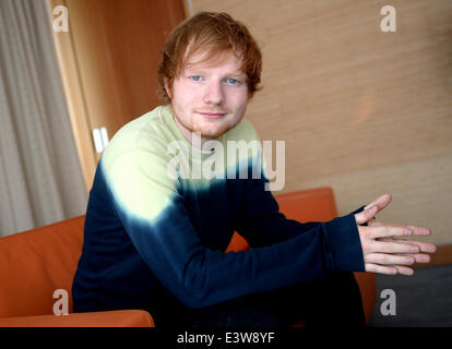 Berlino, Germania. Il 23 giugno, 2014. Cantautore britannico ed Sheeran pone a Berlino, Germania, 23 giugno 2014. Foto: Britta Pedersen/dpa/Alamy Live News Foto Stock