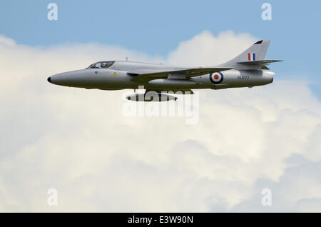Hawker Hunter jet d'epoca. In volo al Goodwood Festival of Speed. Classico aereo privato ex militare Foto Stock