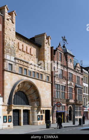 Galleria Whitechapel facciata, con l'albero della vita da Rachel Whiteread, Whitechapel, Londra Foto Stock