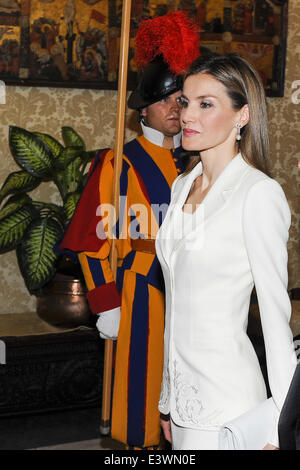 Città del Vaticano, Italia. Il 30 giugno, 2014. Udienza con il Santo Padre Francesco per il re e la regina di Spagna Felipe VI e Letizia Credito: Davvero Facile Star/Alamy Live News Foto Stock