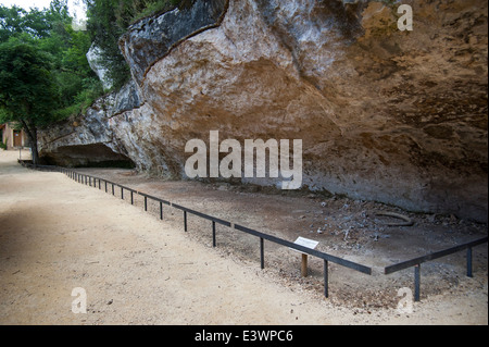 Abri de Cro-Magnon, sito preistorico dove Cro Magnon scheletri sono state scoperte da Berthoumeyrou, Les Eyzies-de-Tayac-Sireuil Foto Stock