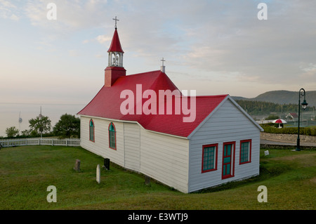 Petite Chapelle de Tadoussac risalente al 1747-1750, è la più antica chiesa di legno in Nord America. Foto Stock