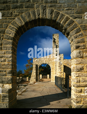 Stati Uniti d'America, Missouri, ha Ha Tonka parco statale, archi in Ha Ha Tonka Castle Foto Stock