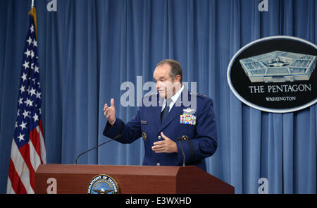 Washington, DC, Stati Uniti d'America. Il 30 giugno, 2014. La NATO è alto comandante militare generale Philip Breedlove parla durante un briefing con la stampa al Pentagono, Washington DC, la capitale degli Stati Uniti, 30 giugno 2014. Credito: Yin Bogu/Xinhua/Alamy Live News Foto Stock