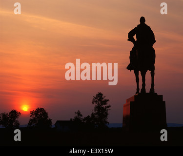 Stati Uniti d'America, Virginia, Manassas National Battlefield Park, Statua di Stonewall Jackson al tramonto Foto Stock