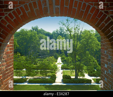 Stati Uniti d'America, Virginia, Stratford Hall Plantation, Westmoreland County ,vista dei giardini dalla torre di camino, casa di Robert E. Lee Foto Stock